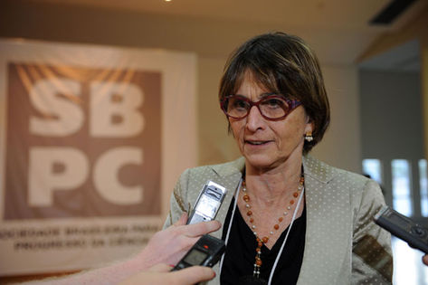 Helena Nader, presidente da SBPC, contesta a exclusão de uma palavra-chave em Projeto de Emenda Constitucional